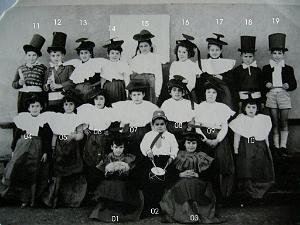 PATRONAGE ORAN DE LA CITE PETIT 19XX UN JOUR DE FETE